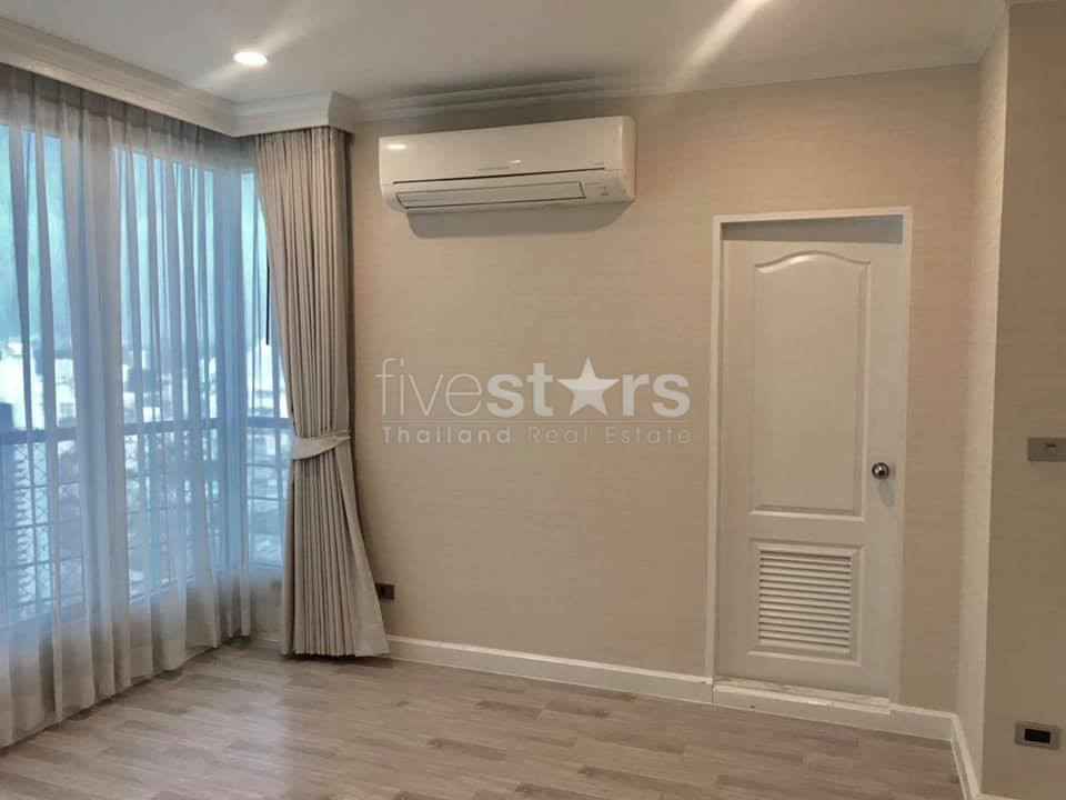 Renovated unit 2 bedrooms condo for rent close to BTS Surasak, photo 6