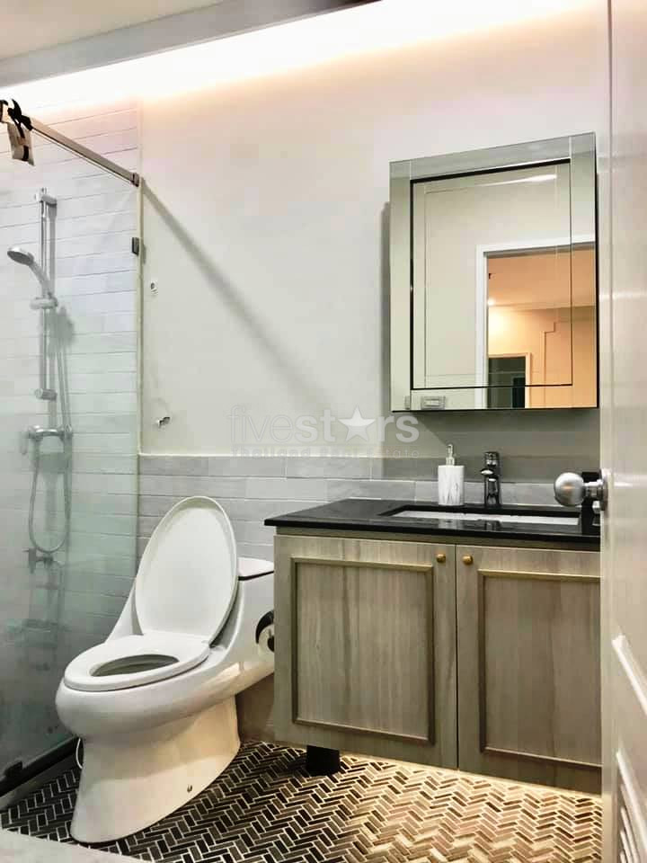 Renovated unit 2 bedrooms condo for rent close to BTS Surasak, photo 12