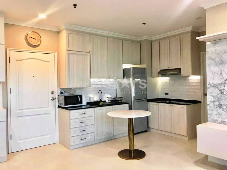 Renovated unit 2 bedrooms condo for rent close to BTS Surasak, photo 5