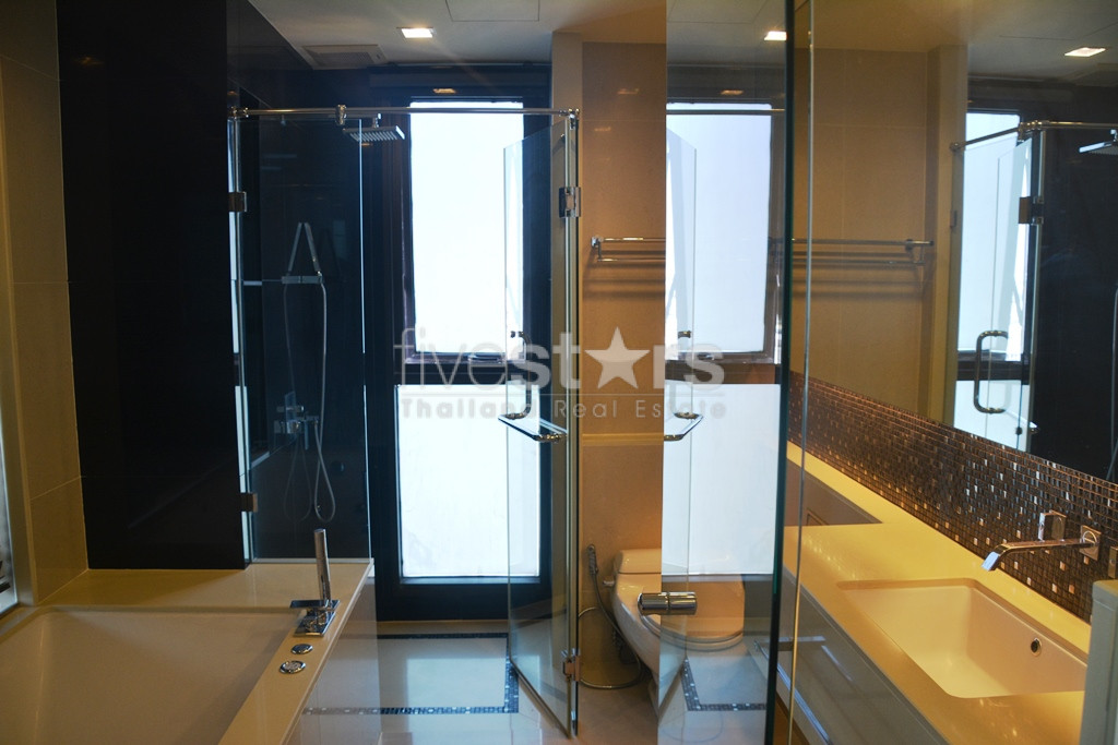 2-bedroom modern condo for sale close to BTS Chong Nonsi, photo 16