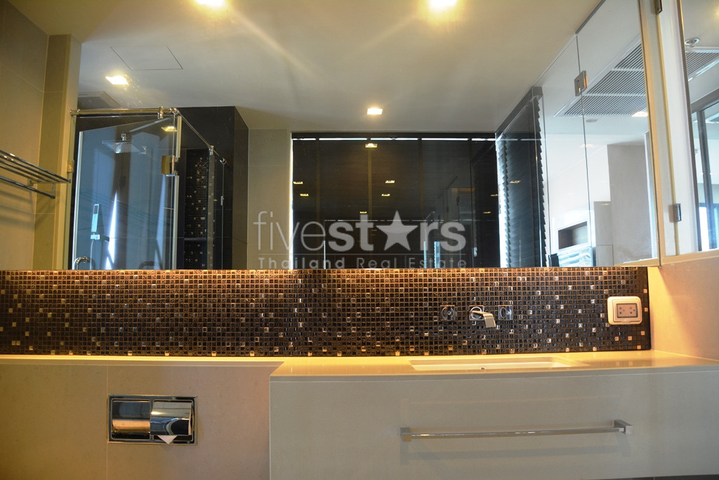 2-bedroom modern condo for sale close to BTS Chong Nonsi, photo 17