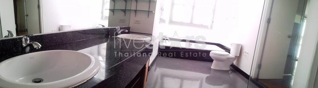 Spacious 3 bedrooms apartment for rent near BTS Surasak, photo 6