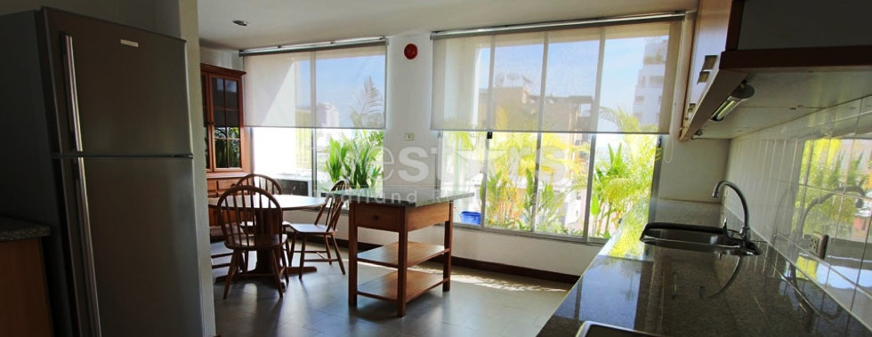 Spacious 3 bedrooms apartment for rent near BTS Surasak, photo 3