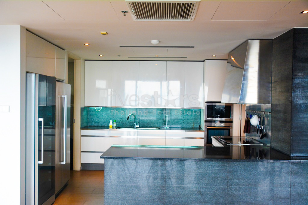 3-bedroom condo with large private terrace for sale in Sathorn, photo 8