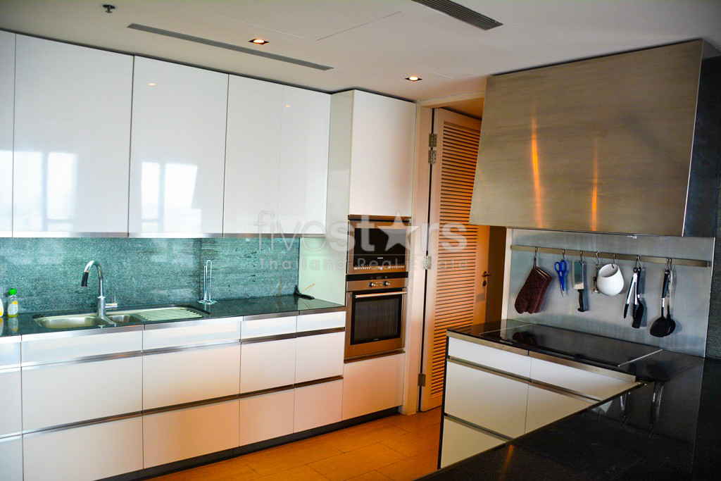 3-bedroom condo with large private terrace for sale in Sathorn, photo 9