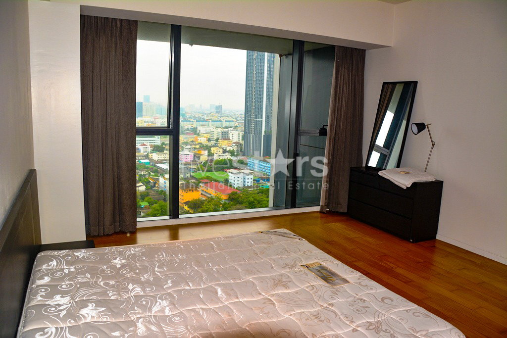 3-bedroom condo with large private terrace for sale in Sathorn, photo 10