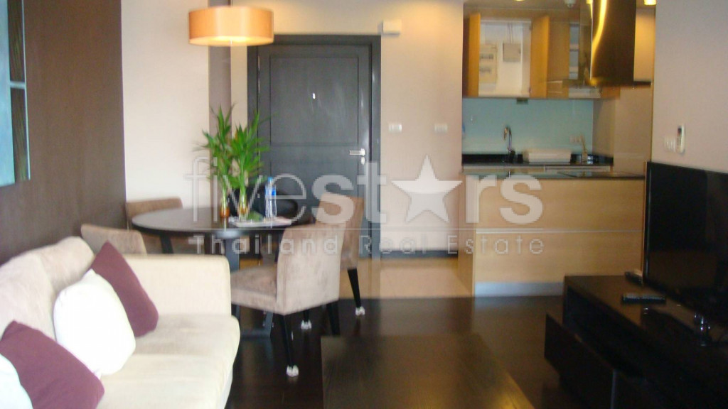 2 bedroom modern condominium on Sathorn Road, photo 4
