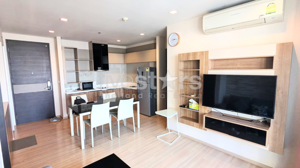 Appartement 2 chambres à louer près du BTS Saphan Taksin à Sathorn