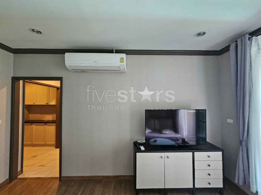 2 Bedrooms Condo for rent on Pathumwan, photo 3