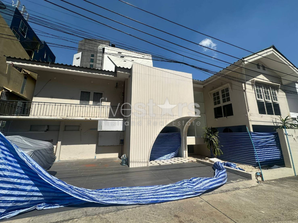 7-bedroom home office for rent close to National Stadium BTS Station