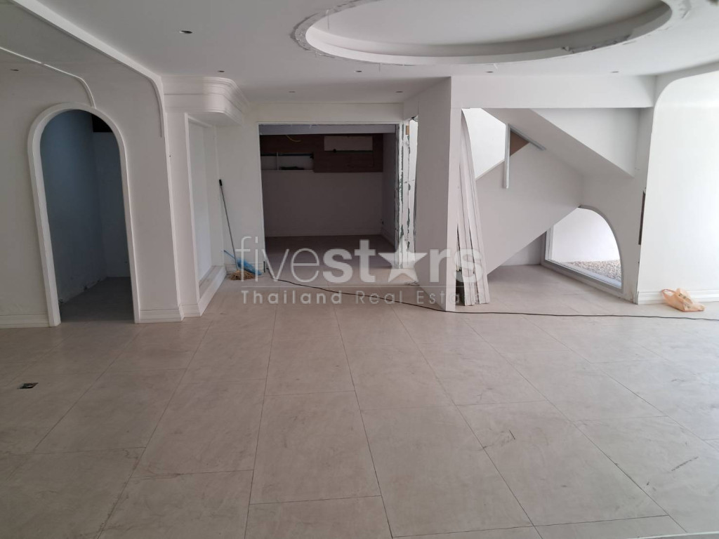 7-bedroom home office for rent close to National Stadium BTS Station, photo 7