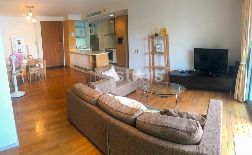 Spacieux condo de 2 chambres à louer à Sala Daeng