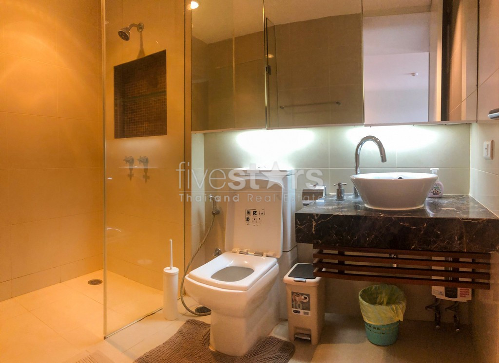 Spacieux condo de 2 chambres à louer à Sala Daeng, photo 11