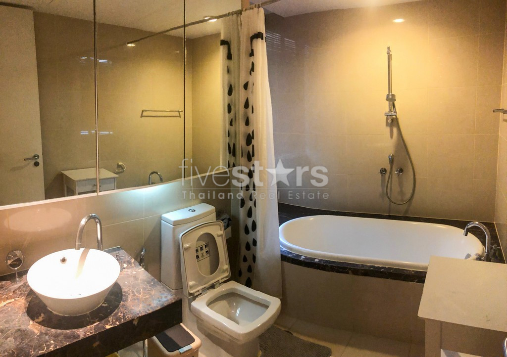 Spacieux condo de 2 chambres à louer à Sala Daeng, photo 12