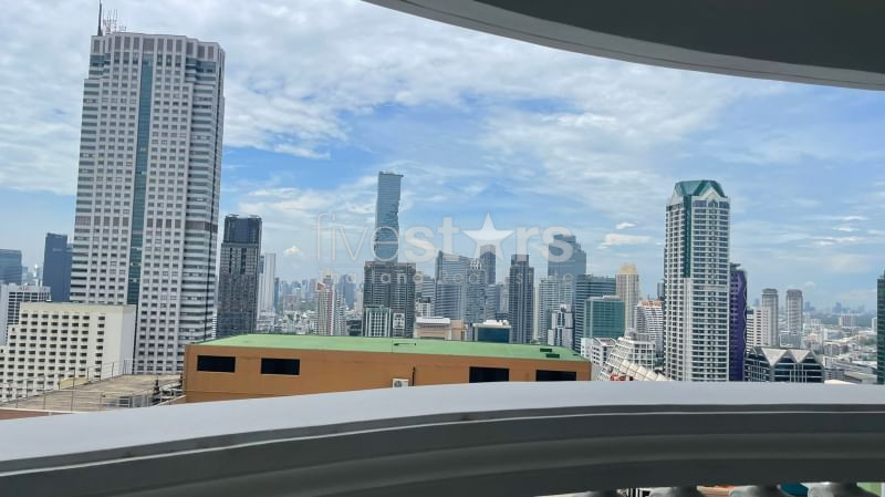 Condo de 2 chambres à louer près de la station de BTS Saphan Taksin, photo 3