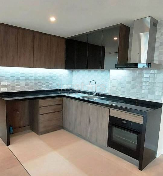 Condo de 2 chambres à louer près de la station de BTS Saphan Taksin, photo 8