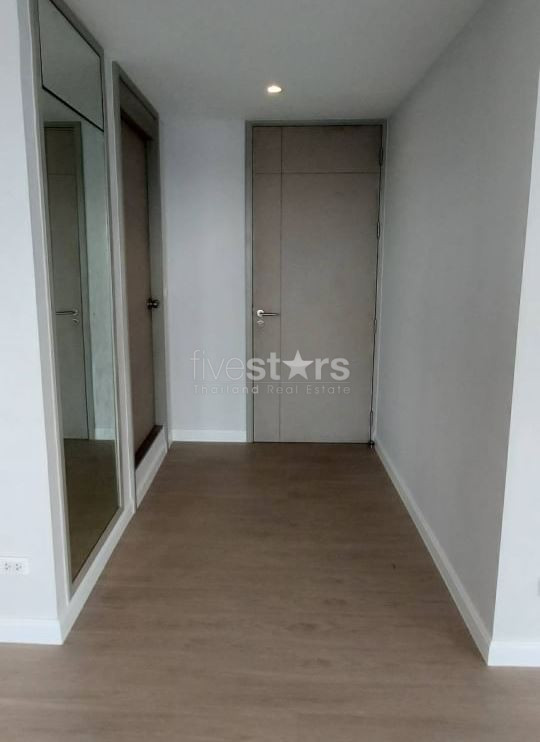 Condo de 2 chambres à louer près de la station de BTS Saphan Taksin, photo 7