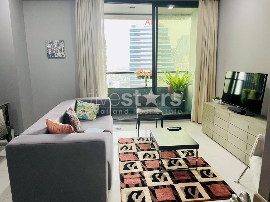 2-bedroom condo for rent close Chong Nonsi BTS station