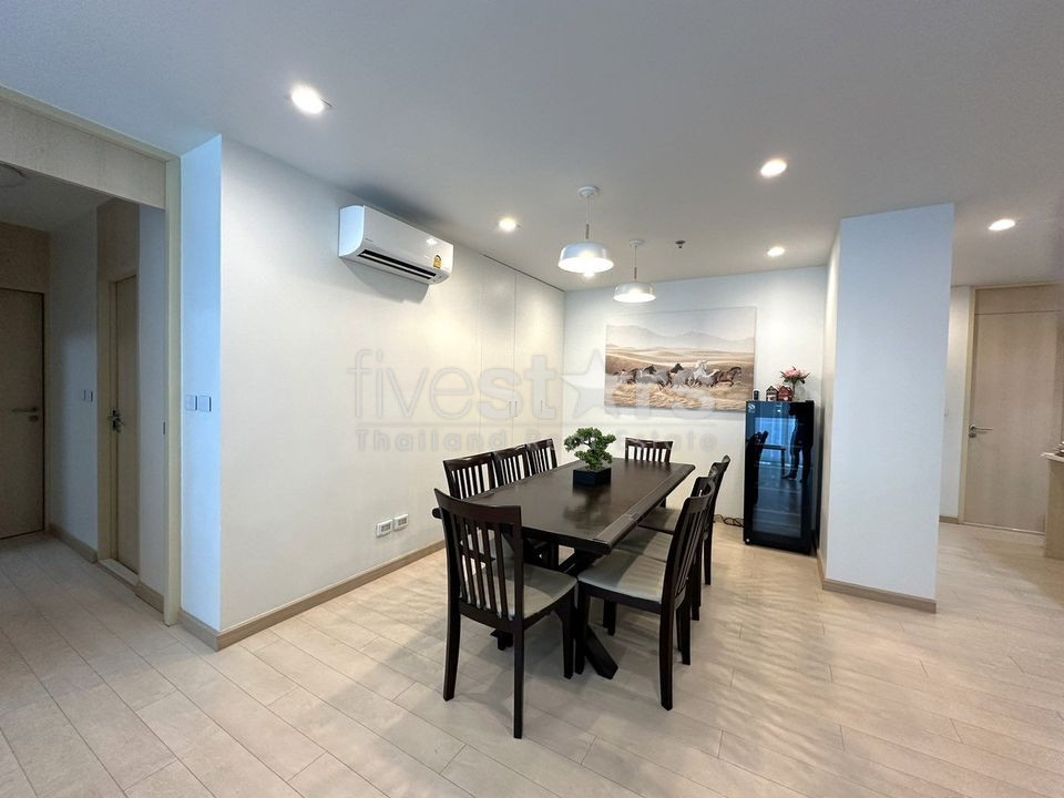Spacious 3-Bedroom Condo for Rent in Silom, photo 9