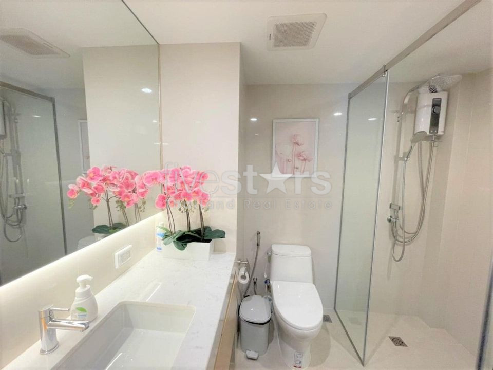 Spacious 3-Bedroom Condo for Rent in Silom, photo 10