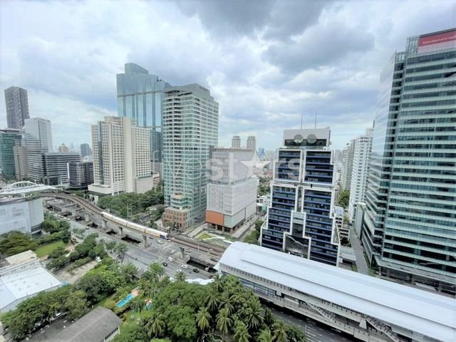 Spacious 3-Bedroom Condo for Rent in Silom, photo 2