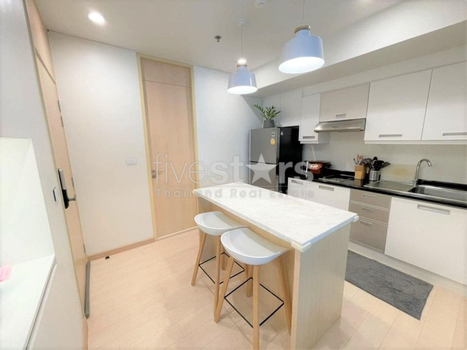 Spacious 3-Bedroom Condo for Rent in Silom, photo 8