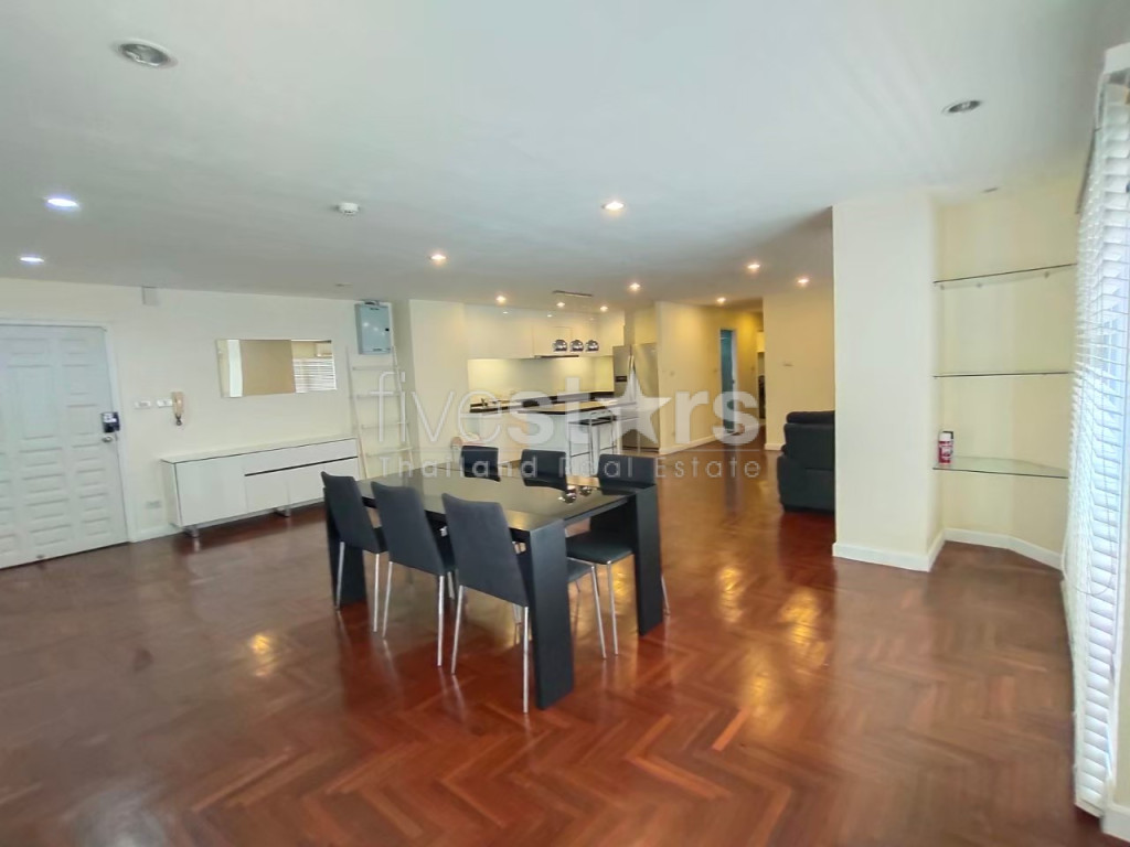 2-bedroom pet-friendly condo for rent in the heart of city on Silom road