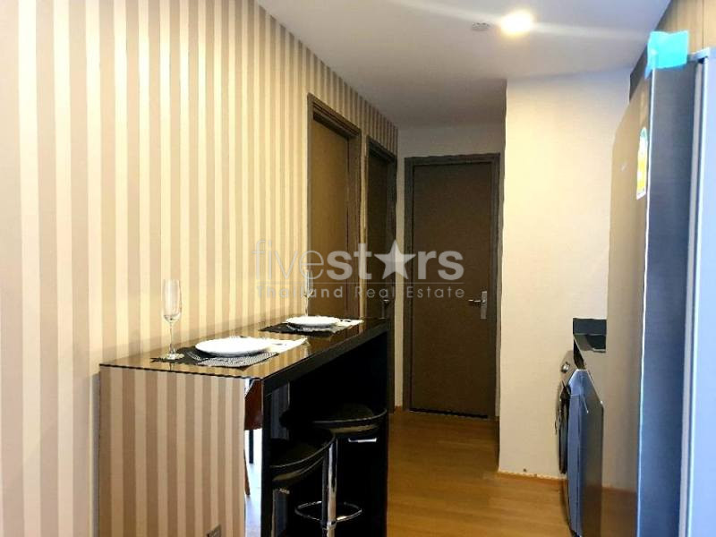 Modern 2 bedrooms condo for rent near MRT Silom, photo 6
