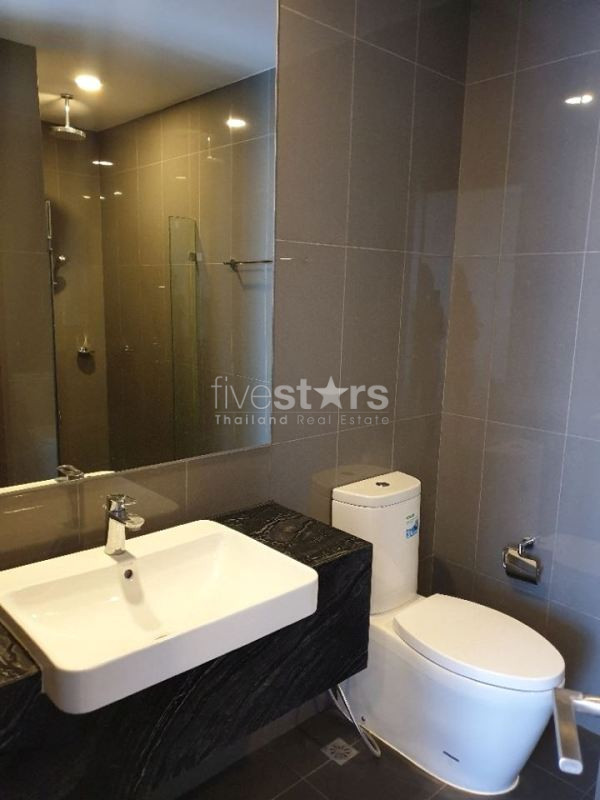 Modern 2 bedrooms condo for rent near MRT Silom, photo 11