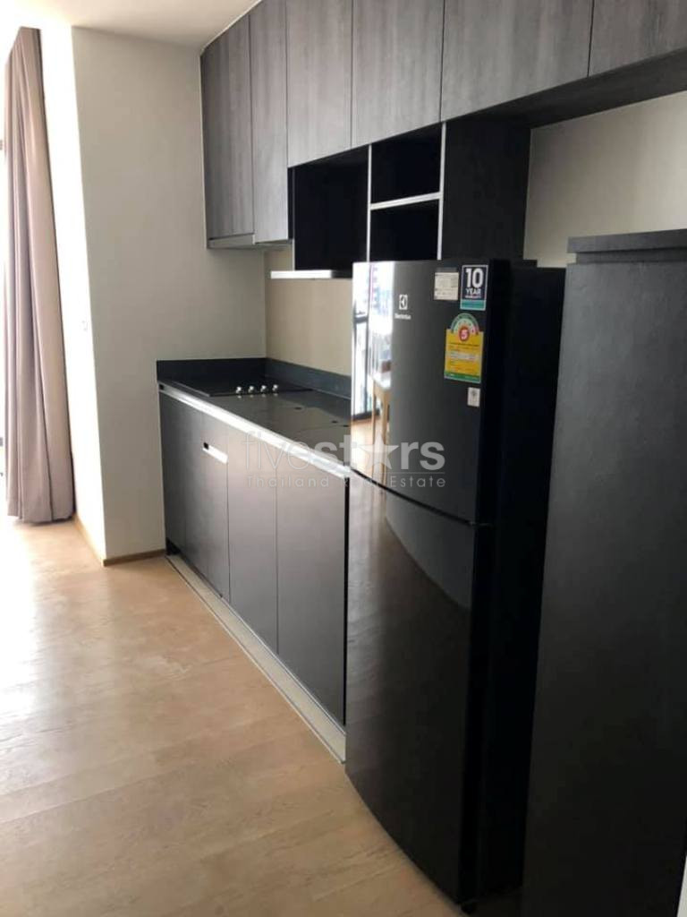 High floor unit 2 bedrooms condo for rent in Silom, photo 4