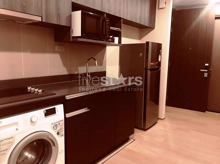 Appartement de 2 chambres à louer près de la station de MRT Samyan, photo 2