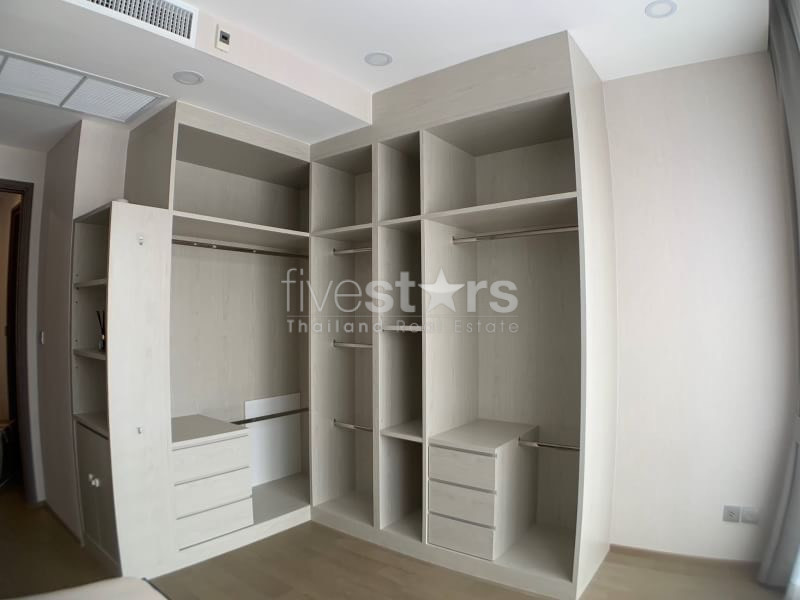 Appartement de 2 chambres à louer près de la station de MRT Samyan, photo 11