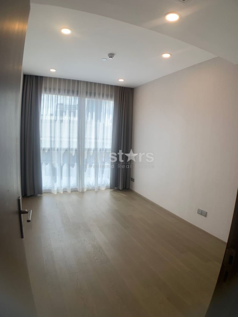 Appartement de 2 chambres à louer près de la station de MRT Samyan, photo 8