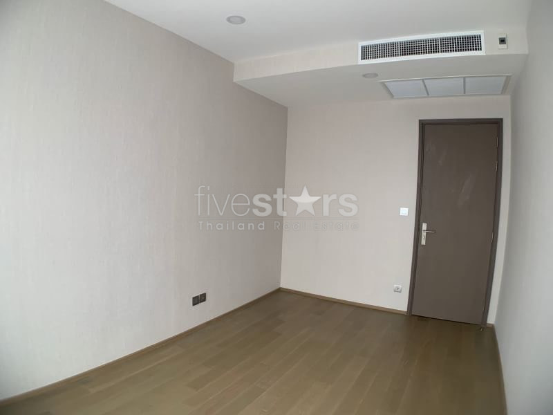 Appartement de 2 chambres à louer près de la station de MRT Samyan, photo 9