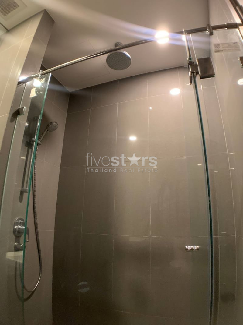 Appartement de 2 chambres à louer près de la station de MRT Samyan, photo 13