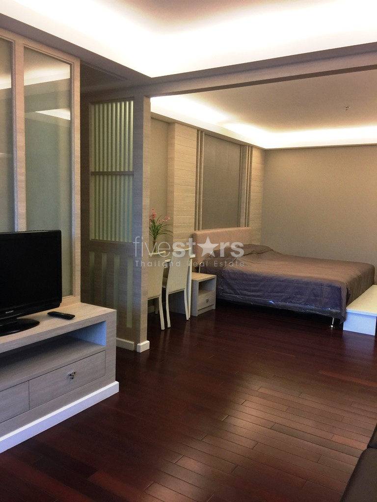 Appartement 2 chambres avec grand balcon quartier Silom