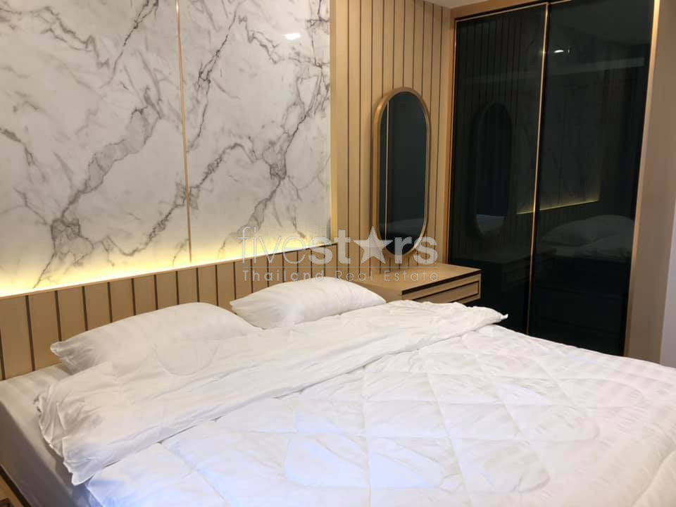 High floor unit 2 bedrooms condo for sale in Silom, photo 2