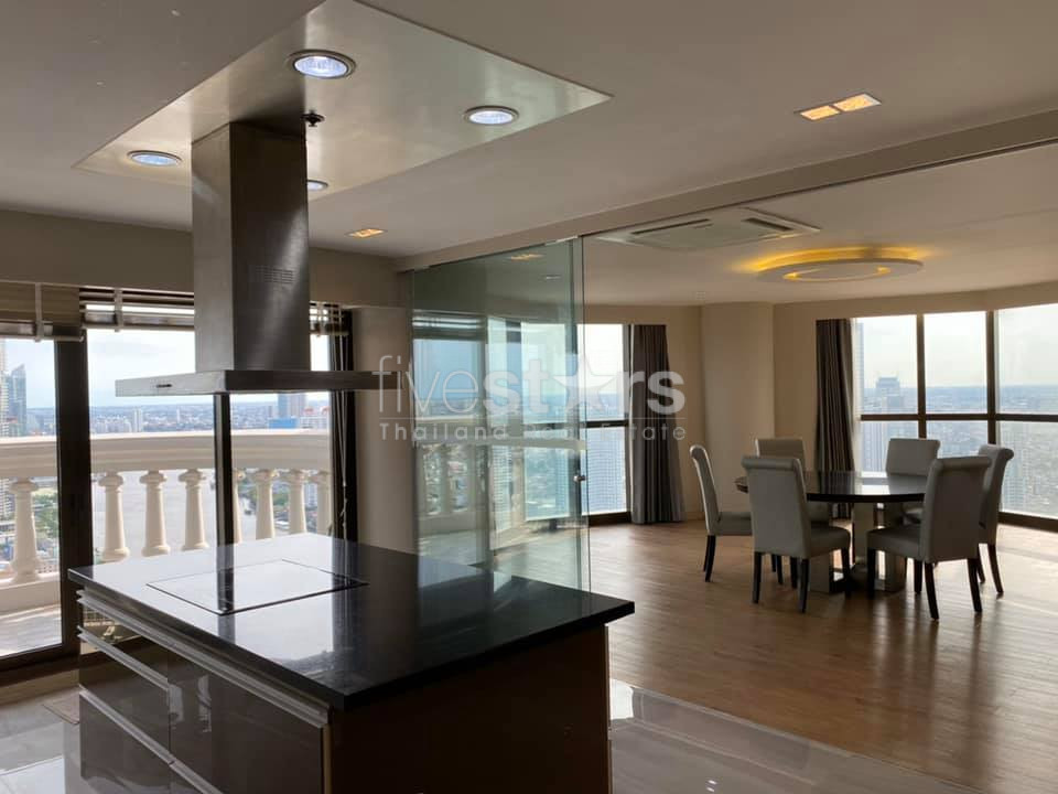 Condominium 2 bedrooms in Silom for rent