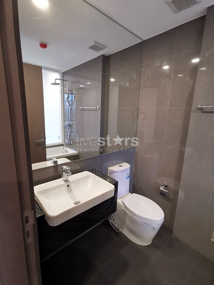 Modern 2 bedrooms condo for sale near MRT Silom, photo 13