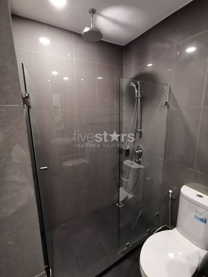 Modern 2 bedrooms condo for sale near MRT Silom, photo 8