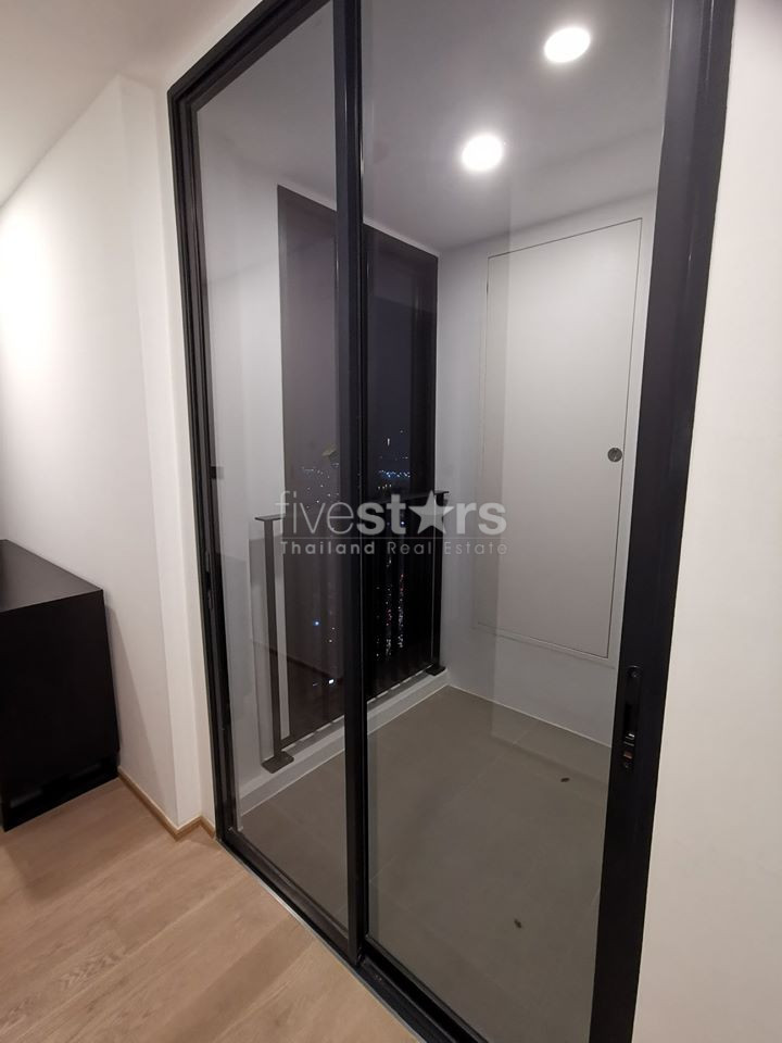 Modern 2 bedrooms condo for sale near MRT Silom, photo 4