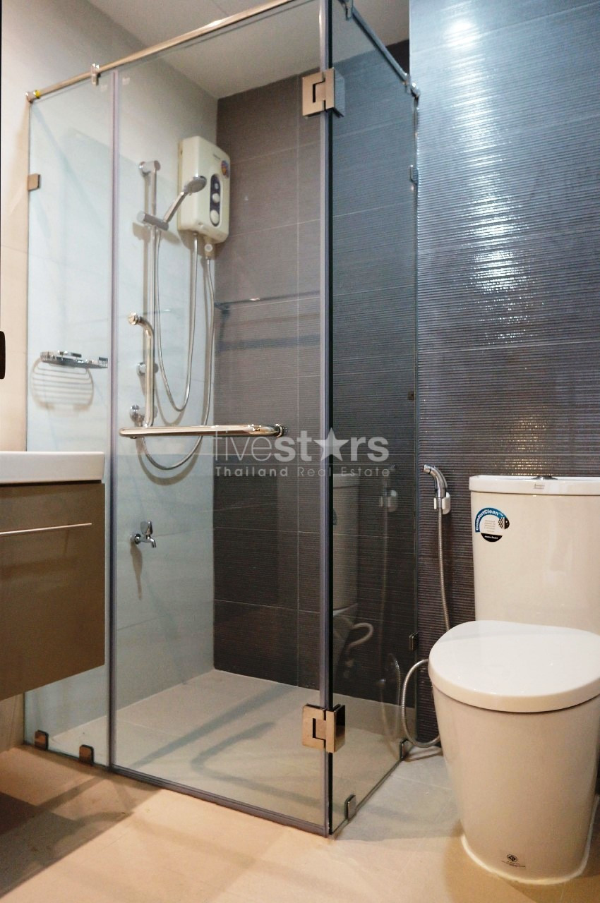 2 bedroom condo for rent on Silom, photo 10