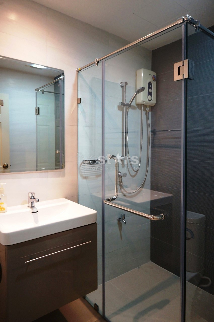 2 bedroom condo for rent on Silom, photo 11