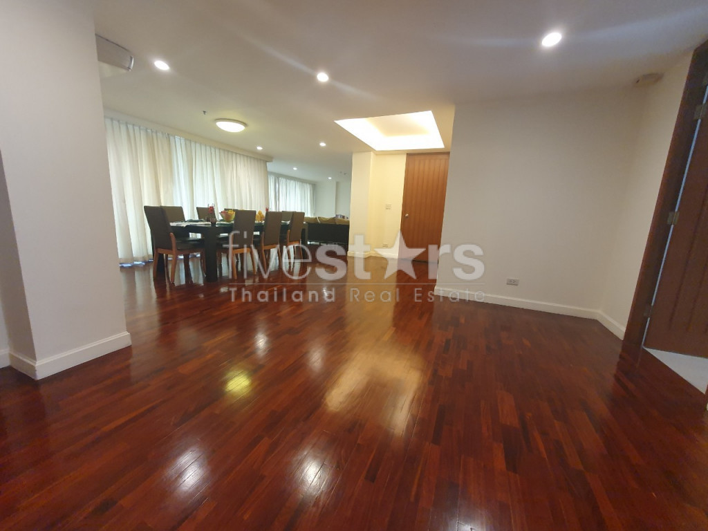 3 bedroom apartment for rent close Surasak BTS station, photo 3