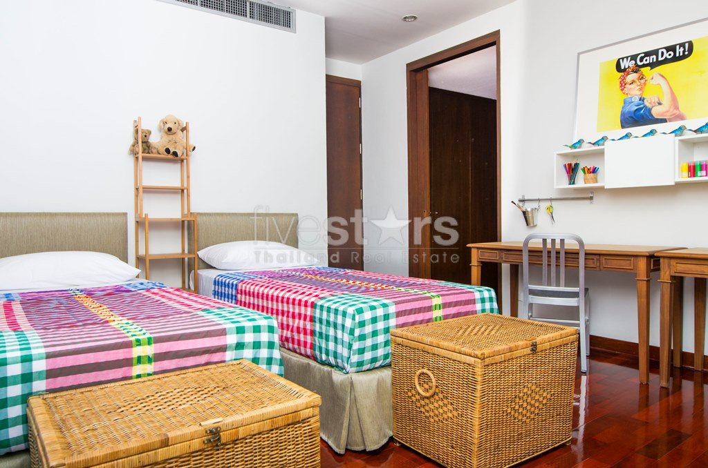 4-bedroom apartment for rent close to Surasak BTS Station, photo 15
