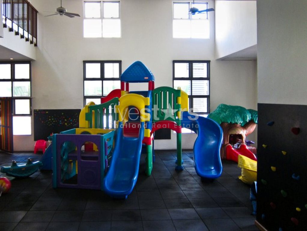 4-bedroom apartment for rent close to Surasak BTS Station, photo 18