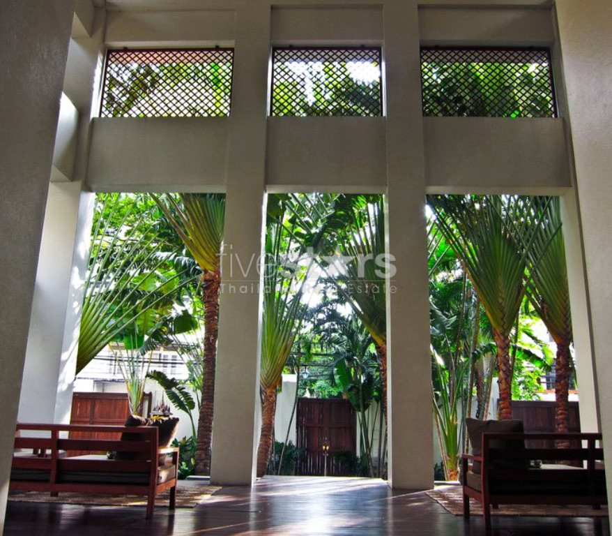 4-bedroom apartment for rent close to Surasak BTS Station, photo 3
