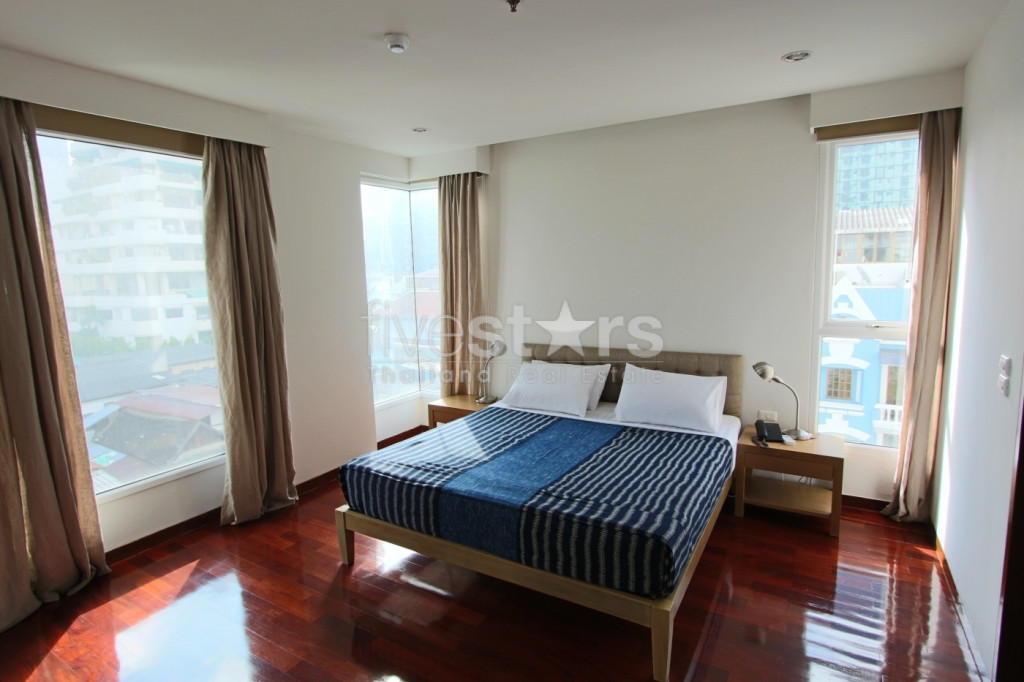 4-bedroom apartment for rent close to Surasak BTS Station, photo 9