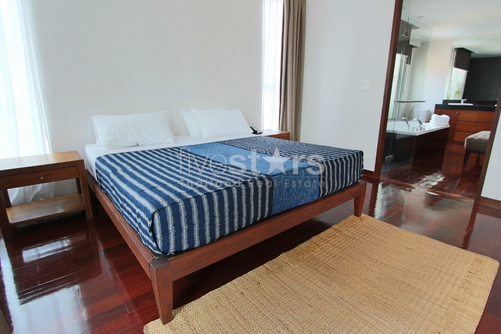 4-bedroom apartment for rent close to Surasak BTS Station, photo 7