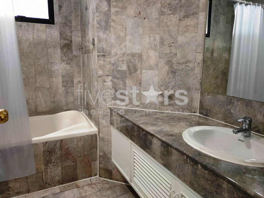 Condo de 3 chambres à louer près de la station BTS Chong Nonsi, photo 18